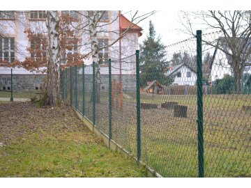Realizace – čtyřhranné pletivo a podhrabové betonové desky | Starý Plzenec
