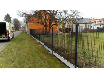 Realizace – 2D antracitové panely a podhrabové desky | Stříbro