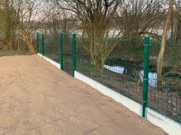 Realizace – 3D plotové panely a podhrabové desky | Ledce