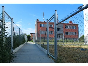 Realizace – čtyřhranné pozinkované pletivo a podhrabové desky | Litice