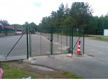 Realizace – čtyřhranné pletivo a vjezdová brána | České Budějovice