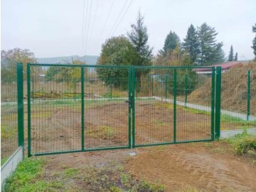 Realizace – 3D plotové panely a podhrabové desky | Dobřichovice