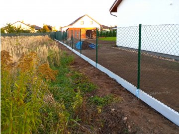 Realizace – čtyřhranné pletivo a podhrabové desky | Mělník